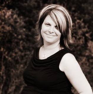 Melanie Leblanc Photo 38