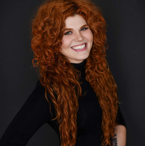 Stephanie Thompson Photo 23