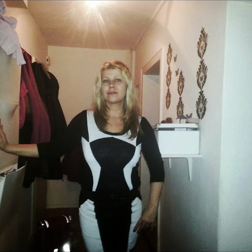 Christina Schiller Photo 11