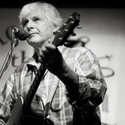 Roger Saunders Photo 30