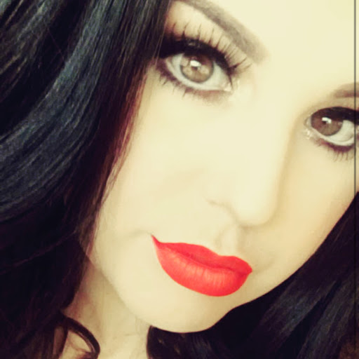 Holly Jones Photo 16