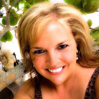 Elizabeth Russell Photo 30