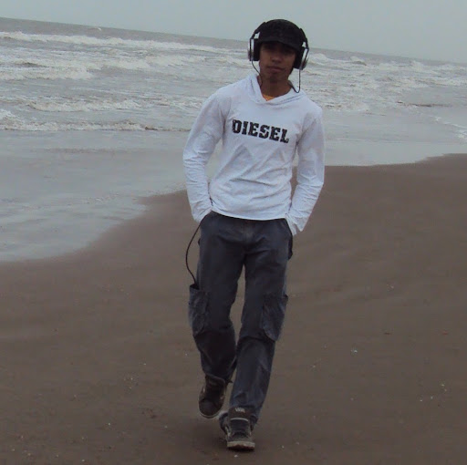 Erick Benitez Photo 39