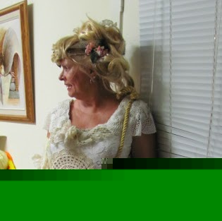 Bonnie Hamilton Photo 28