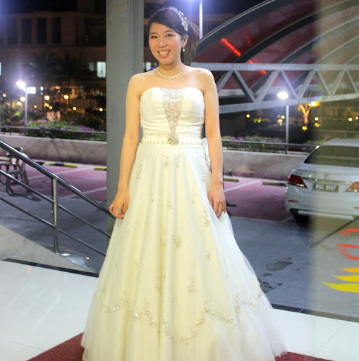 Carol Low Photo 32