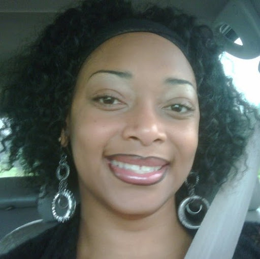 Elizabeth Bracy Photo 4