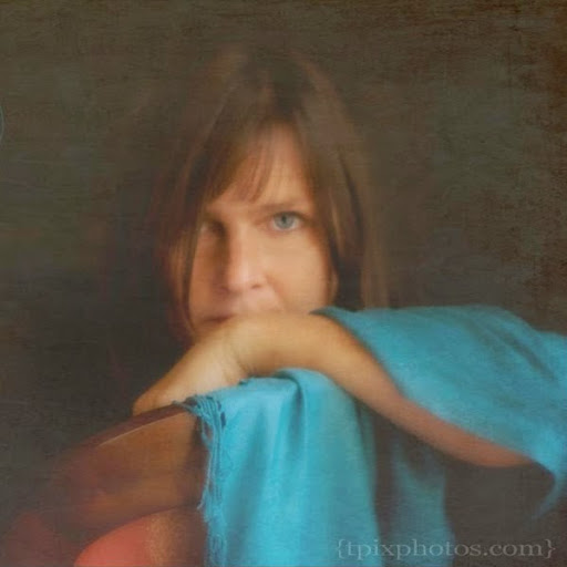 Theresa Reynolds Photo 20