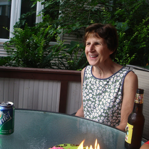 Elizabeth Michaels Photo 13