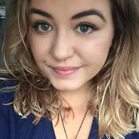 Anna Todd Photo 24