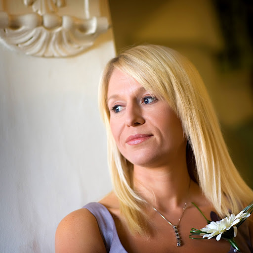 Alison Priest Photo 16