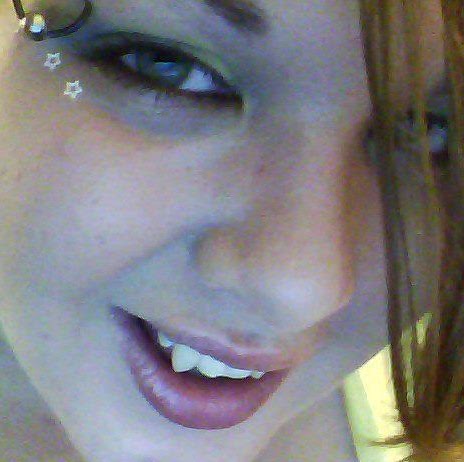 Julia Eldridge Photo 31