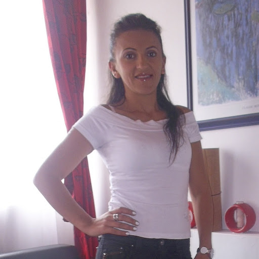 Claudia Benitez Photo 26