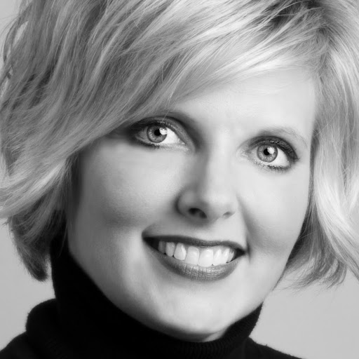 Lori Moore Photo 9