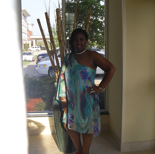 Veronica Glover Photo 4