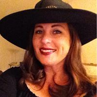 Amber Reynolds Photo 14