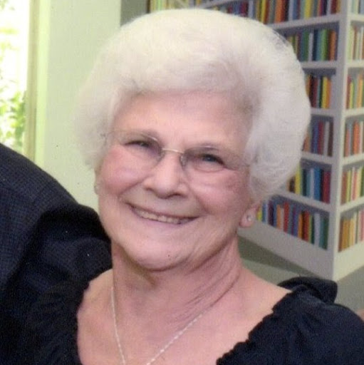 Paula Calvert Photo 8