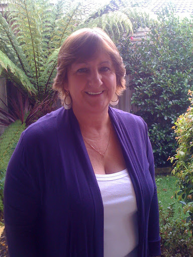 Elizabeth Andrew Photo 20