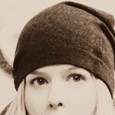 Sara Reynolds Photo 36