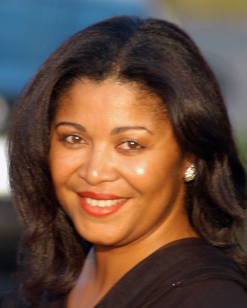 Belinda Lewis Photo 15