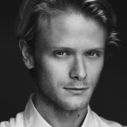 Andrew Elliot Photo 25