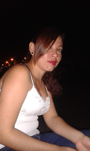 Esther Flores Photo 13
