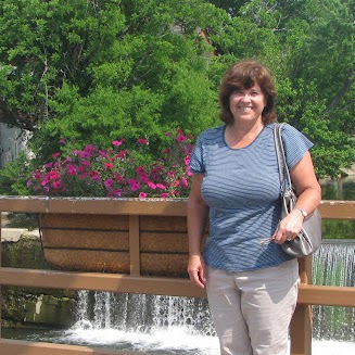 Connie Larson Photo 31