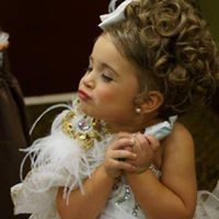 Caroline Christian Photo 34