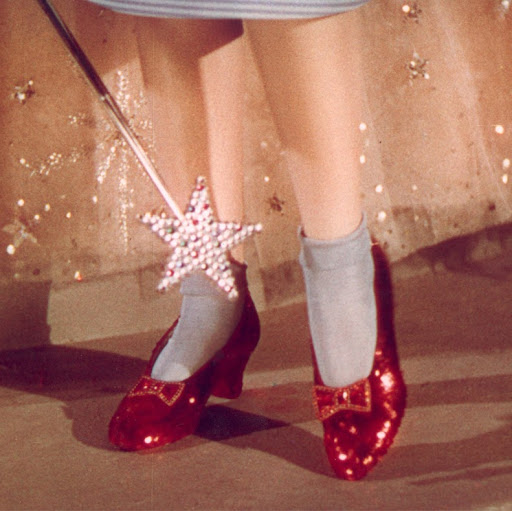 Julie Farrell Photo 34