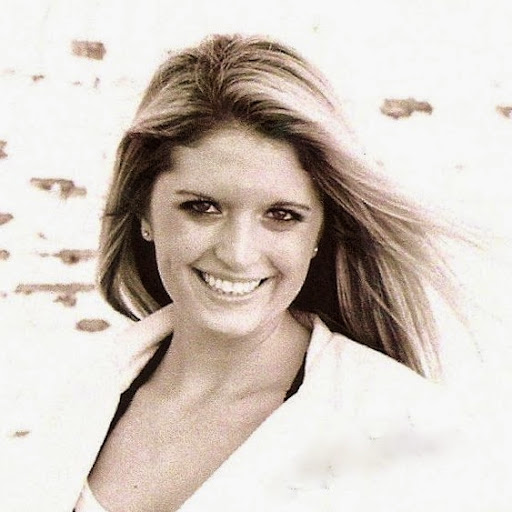 Kelly Meredith Photo 9