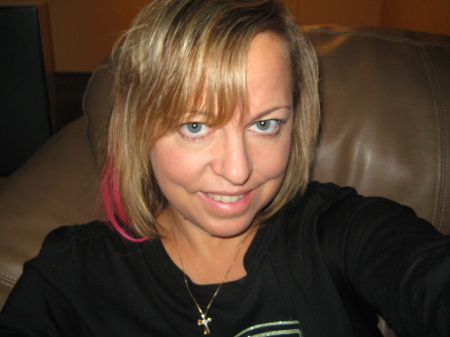 Julie Barnes Photo 14