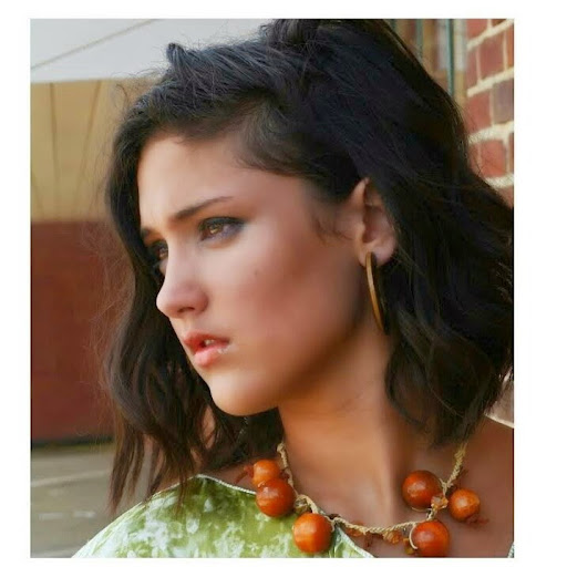 Alexandra Marshall Photo 7