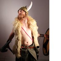 Christopher Neveu Photo 3