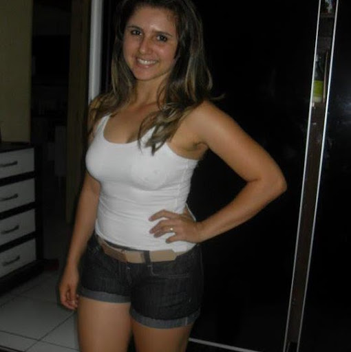 Erica Medeiros Photo 18