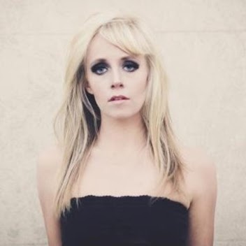 Sarah Nixon Photo 18
