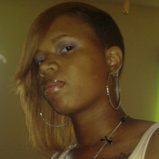 Erica Moore Photo 15