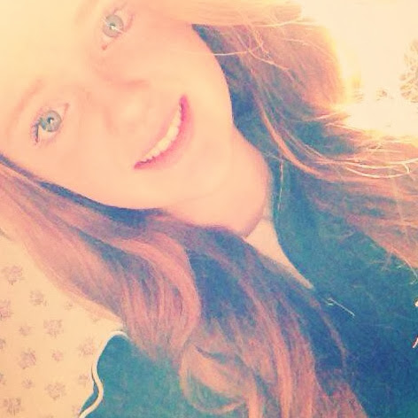 Emma Small Photo 29