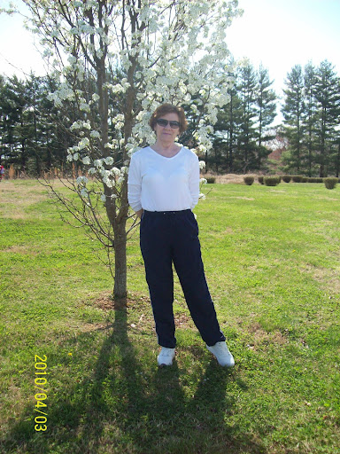 Julia Cox Photo 14