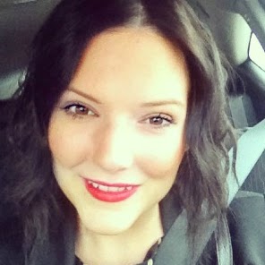 Laura Mackay Photo 21