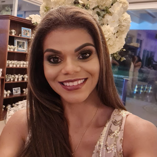Danielle Medeiros Photo 21