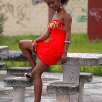 Essence Robinson Photo 23