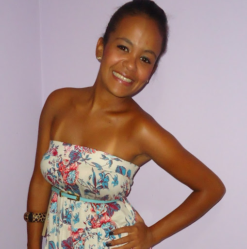Amanda Santana Photo 8