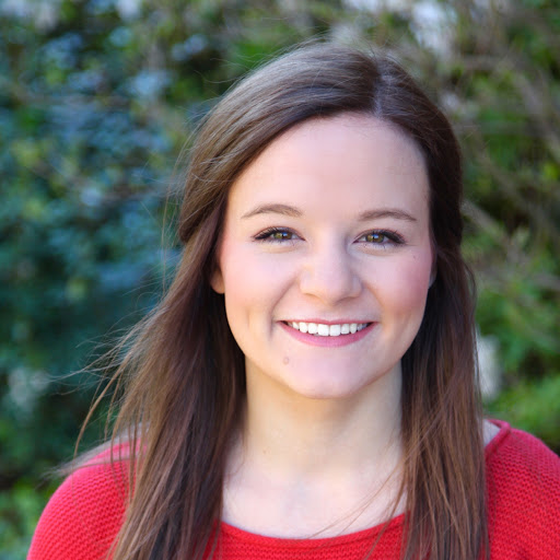 Caroline Reynolds Photo 8