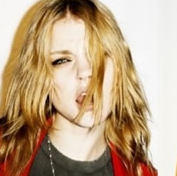Sara Gould Photo 8