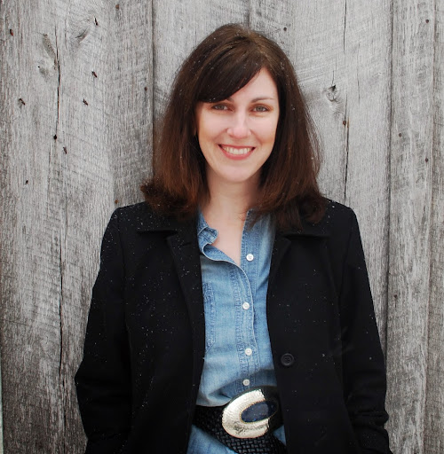 Julie Earnest Photo 26