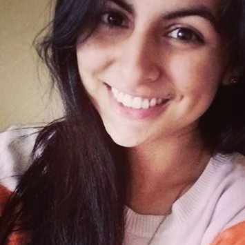 Melanie Paredes Photo 21