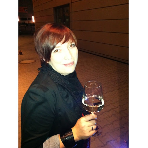 Julia Ebert Photo 24