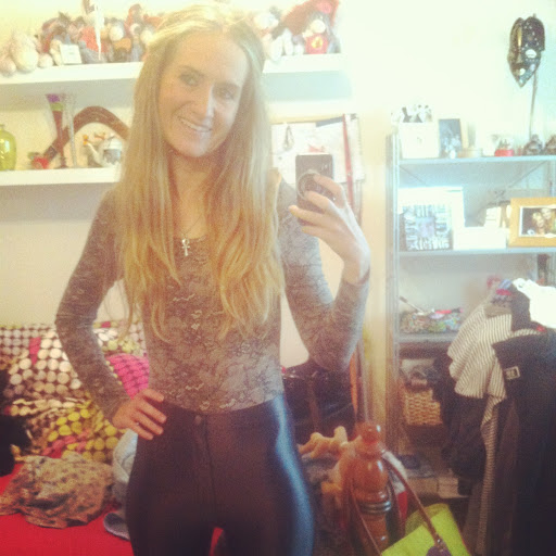 Claire Henderson Photo 30