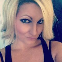 Nicole Hobbs Photo 32