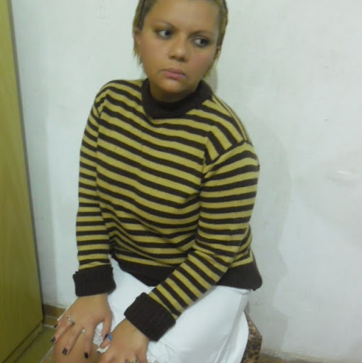 Maria Oliver Photo 38