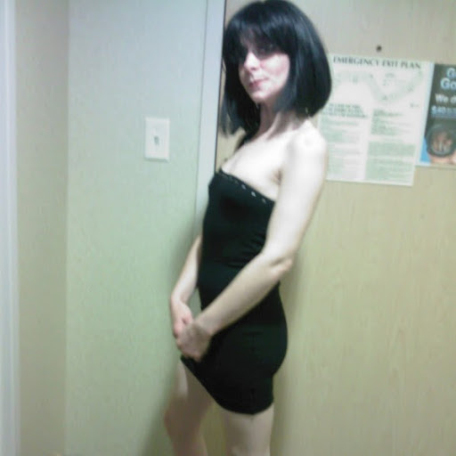 Nikki Lowe Photo 31